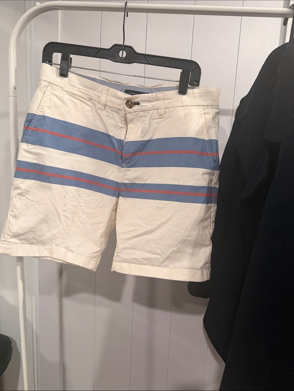 Tommy Hilfiger Cream Flat-Front Shorts with Blue and Red Stripes
